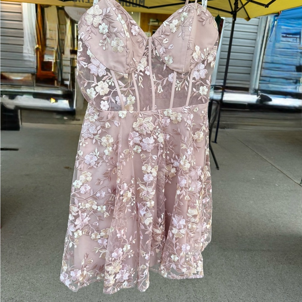 Pink Floral Appliqué Prom/Homecoming Dress